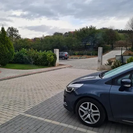 Fields Guest house Garmen